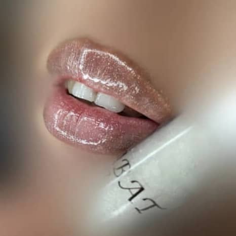 لیپ گلاس پرنسسی دارای شاین طلایی